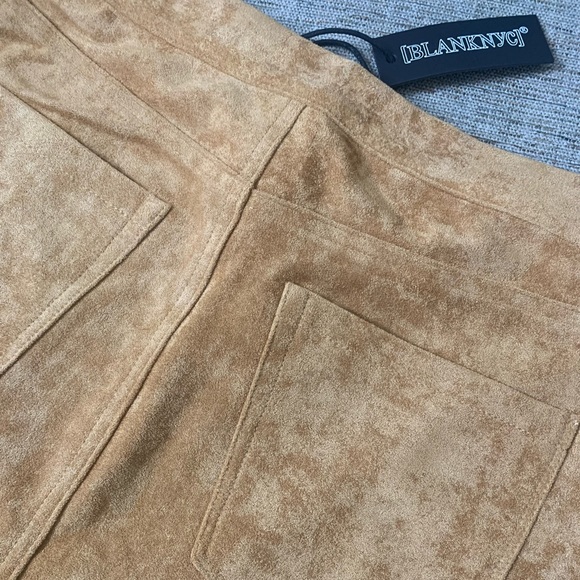 💫HP‼️💫 NWT BLANKNYC Faux Suede Patch Pocket Pant in Toasted Caramel, Size 31 - Picture 6 of 11